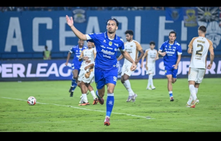 Hasil Persib Bandung vs Persita 1-0, Maung Bandung kokoh di puncak. Borneo FC tempel ketat, Tom Hey absen karena keluarga.