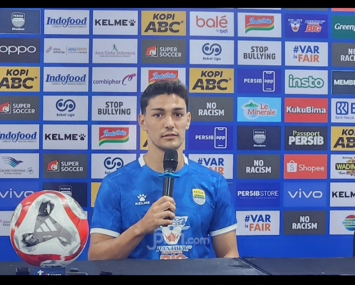 Kontroversi Penalti Persebaya: Momen Federico Barba vs Bruno Diperdebatkan, Harusnya Bukan Penalti?