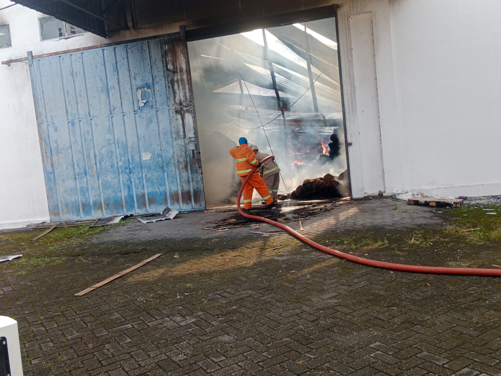 Api Hanguskan Gudang Penyimpanan Tembakau 