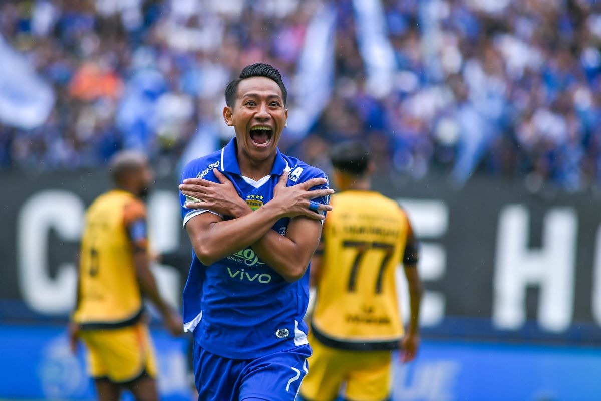Persib Bandung tak terbendung usai bantai Madura United 5-0. Simak pujian Igor Tolic untuk Bojan Hodak, target juara Beckham Putra, hingga isu kontrak pelatih!
