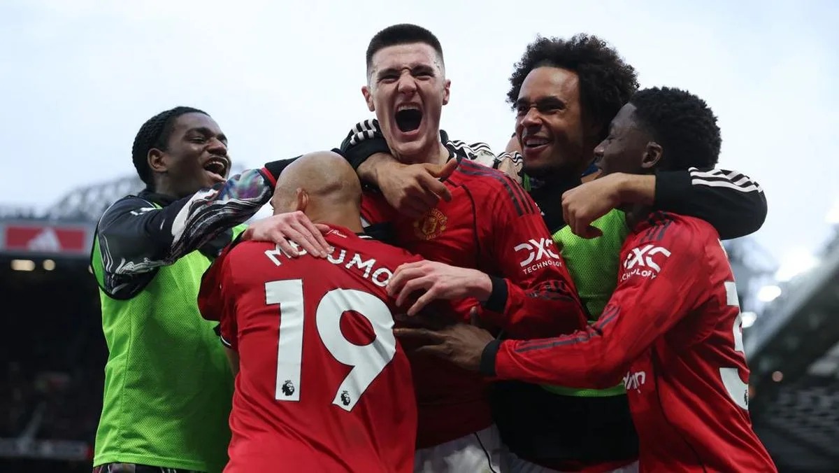Update Premier League: Liverpool krisis usai 4 kali kalah, Arsenal menang tipis tapi dikritik, hingga kabar pemecatan pelatih Ange Postecoglou. Simak selengkapnya!