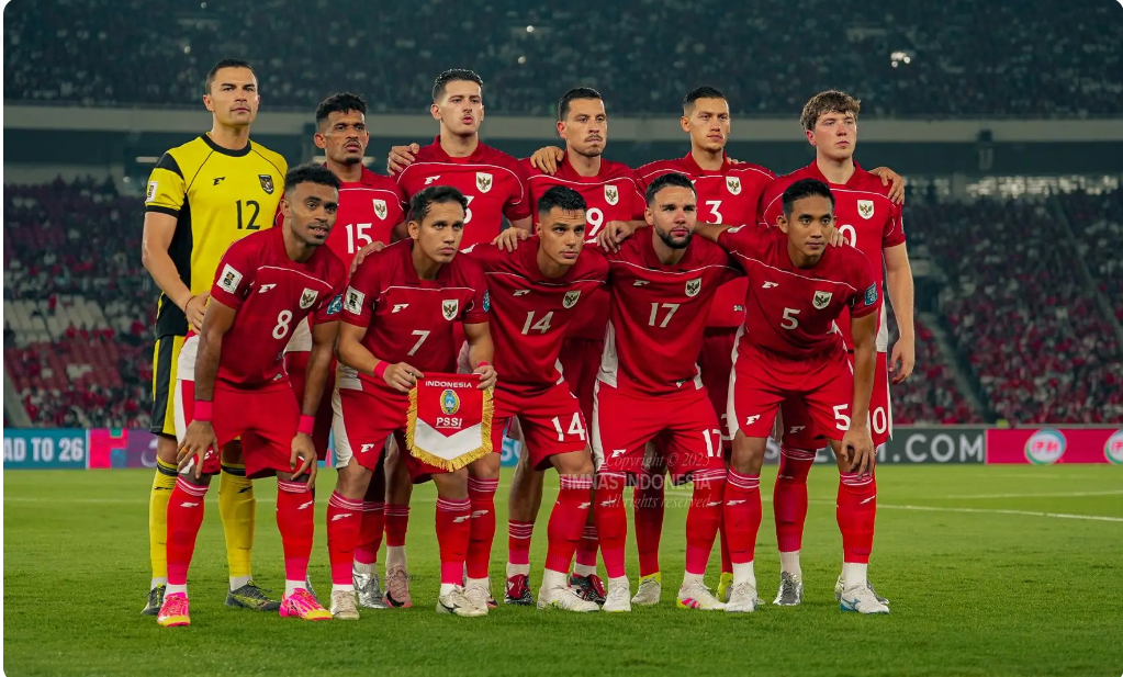 Cek analisis kekalahan mengecewakan lawan Arab Saudi! Blunder Susunan Pemain Timnas Indonesia oleh pelatih Kluivert jadi sorotan utama.