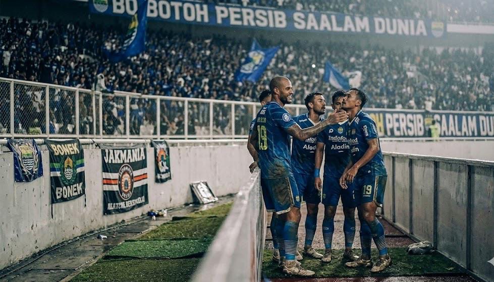 Persib Bandung Puncaki Klasemen, Boyan Hodak Pusing Tentukan Starting XI Lawan Persik Kediri, Bobotoh Desak Transfer Alexis Messidoro