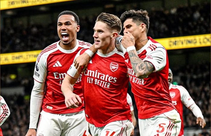 Kabar Arsenal terbaru: menang atas Brighton, Guardiola bela The Gunners dari kritik, dan kini unggul jauh di puncak klasemen Liga Inggris.
