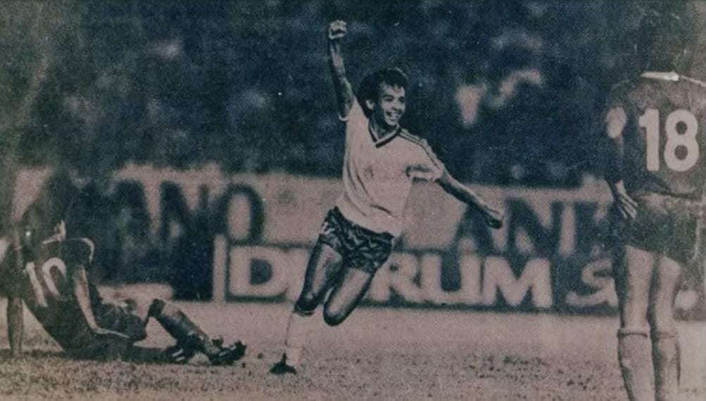 Sejarah Persib Bandung juara Liga 1 Indonesia, dari klub perlawanan era kolonial hingga sukses back to back champion.