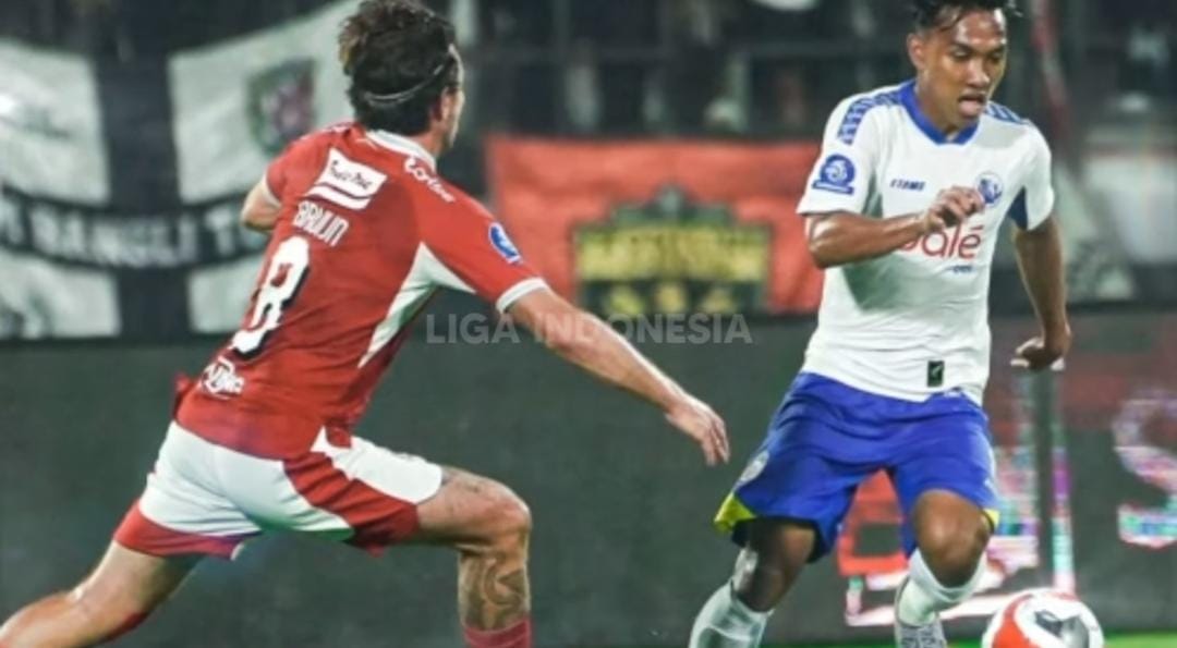 Arema FC siapkan Pablo Oliveira gantikan Mates Blade saat lawan Bali United di BRI Super League. Pengamanan laga Kanjuruhan diperketat.