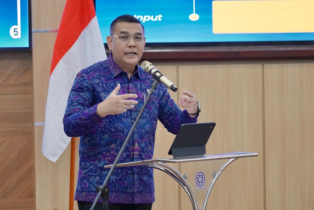 Digitalisasi Layanan Pertanahan Dibahas di Universitas Udayana, Wamen Ossy: Bukan Sekadar Ubah Dokumen Kertas ke Digital