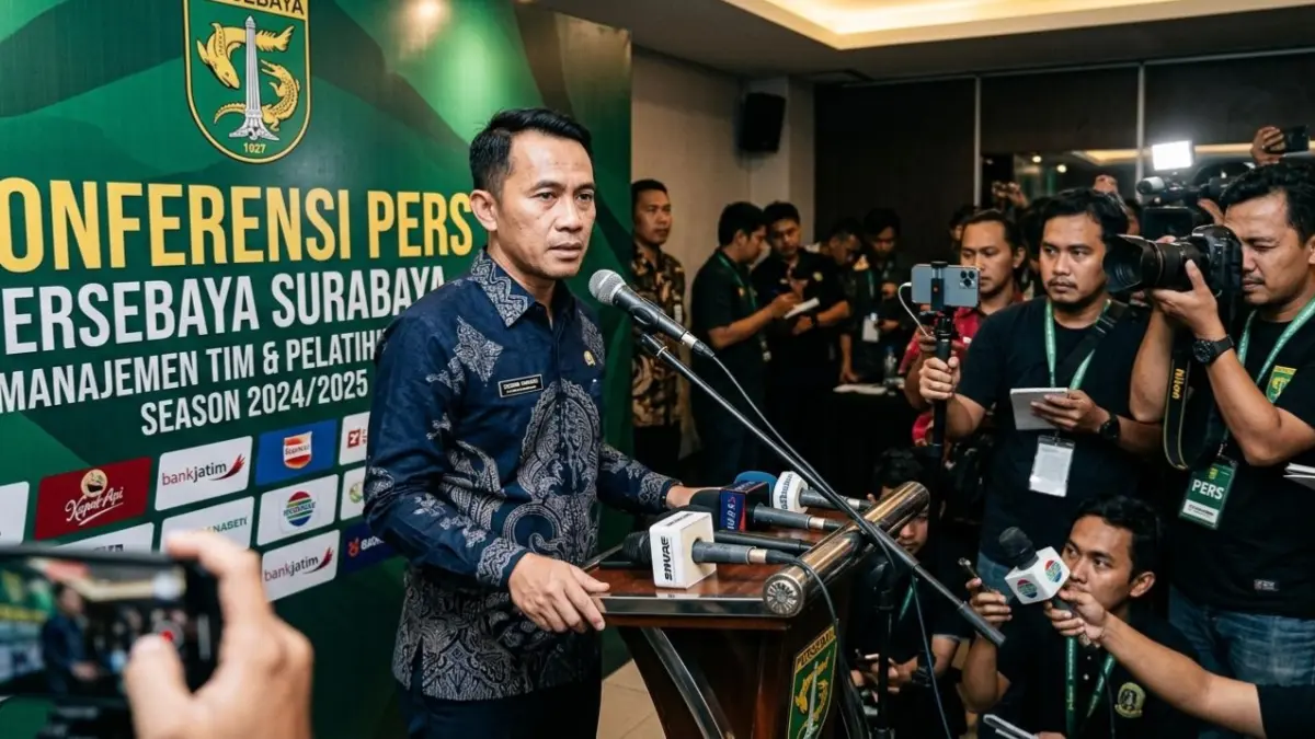 Azrul Ananda mundur dari Persebaya Surabaya setelah performa tim di Liga 1 menurun. Ia mengaku gagal membawa Bajol Ijo ke arah lebih baik.