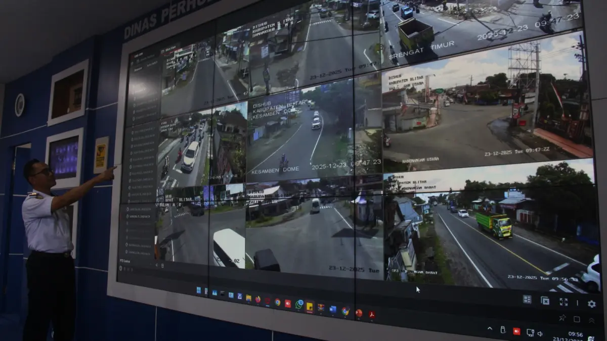 TERPANTAU: Dishub Kabupaten Blitar terus lakukan pengamatan terkait volume kendaraan secara real time dalam sistem ATCS.