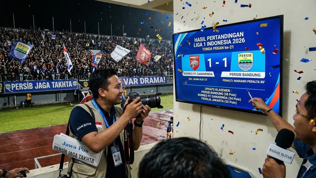 Hasil Pertandingan Borneo FC vs Persib berakhir imbang 1-1. Gol Adam Alis dibalas penalti Peralta. Simak ulasan drama VAR dan save krusial Teja di sini!
