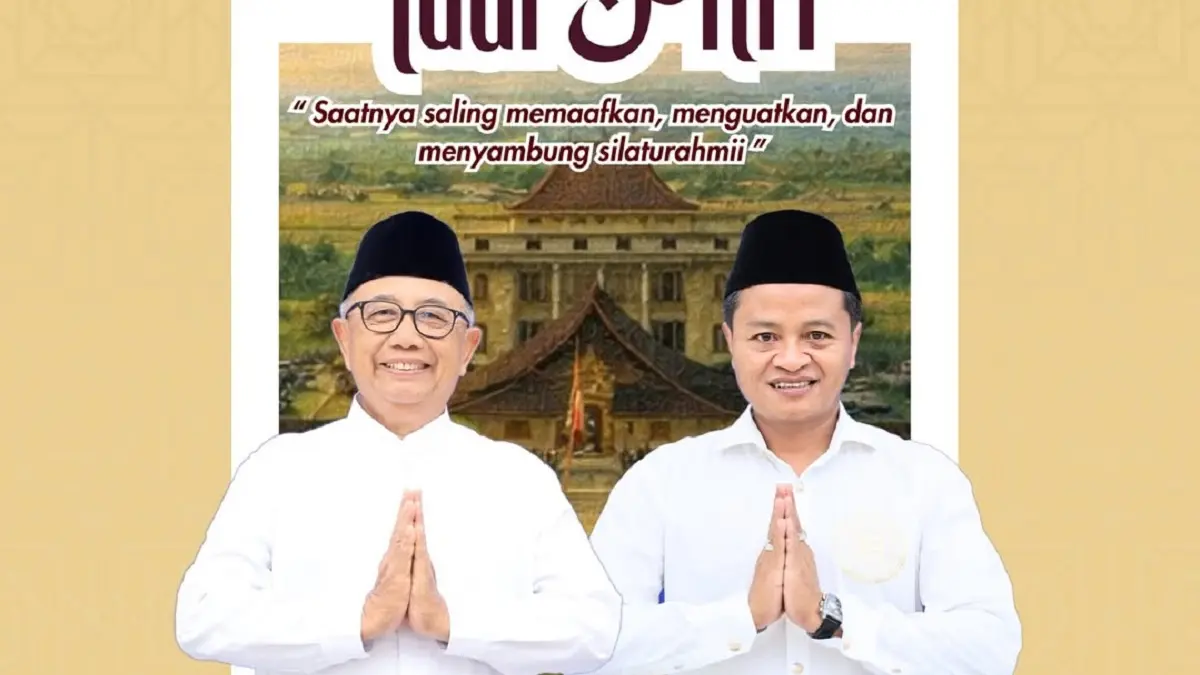 Bupati Blitar Rijanto dan Wakil Bupati Blitar Beky Herdihansah mengucapkan hari raya idul fitri.