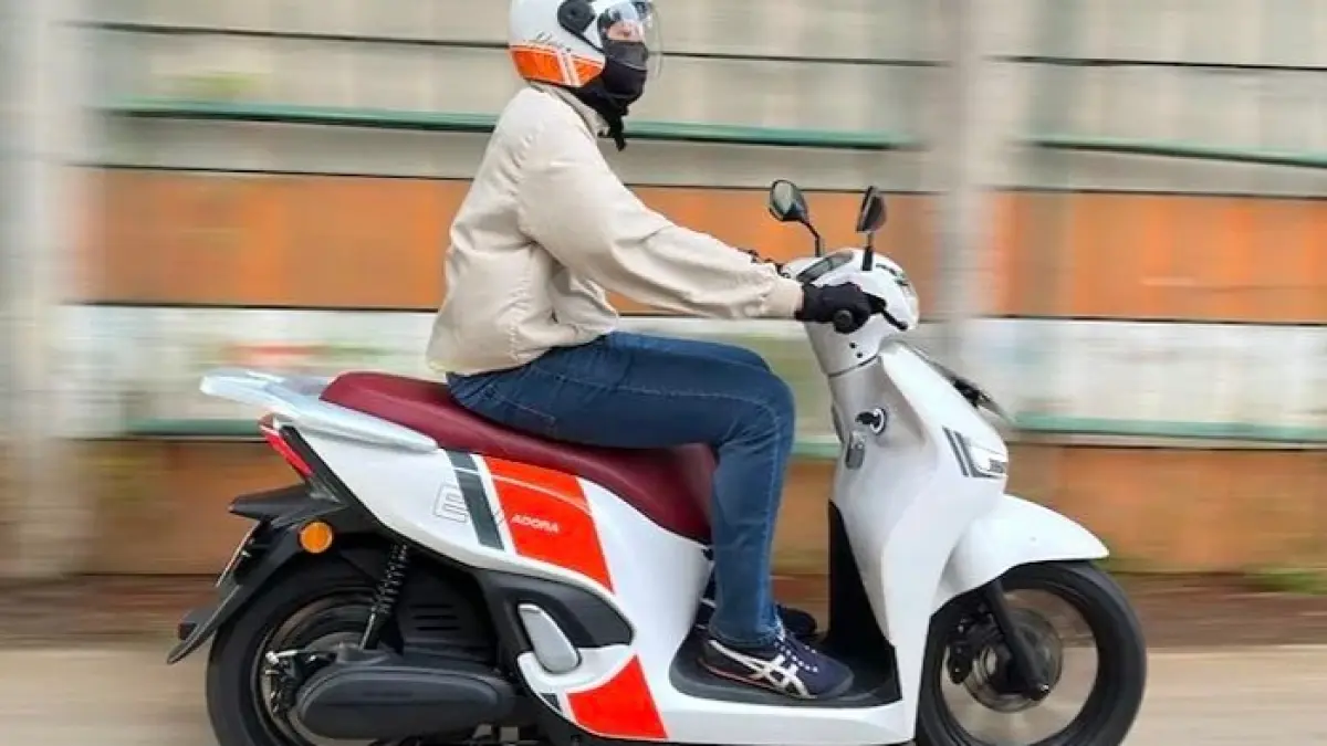 Indomobil Iotor Adora hadir sebagai motor listrik 2025 dengan fitur mirroring dan regenerative braking, cocok untuk mobilitas harian.