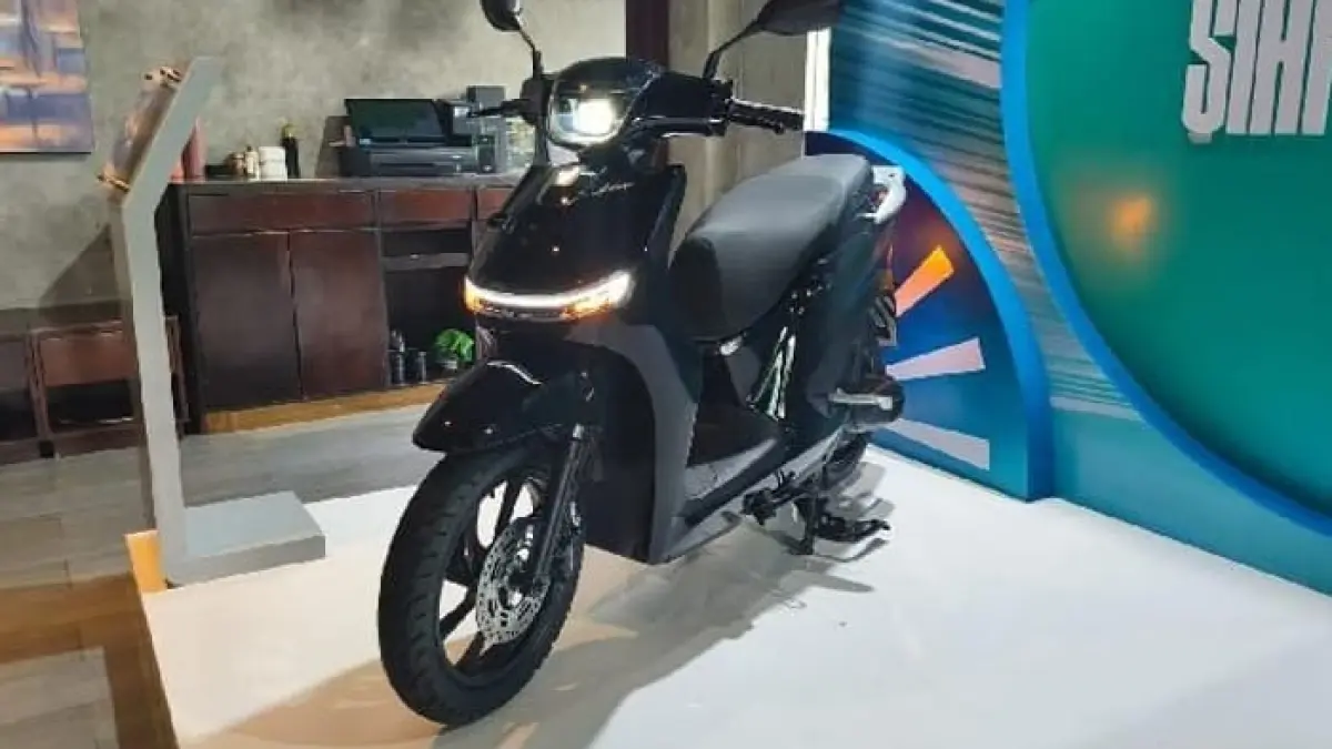 Indomobil Adora hadir sebagai motor listrik Rp24 jutaan dengan fitur canggih seperti YouTube dan Google Maps di speedometer.