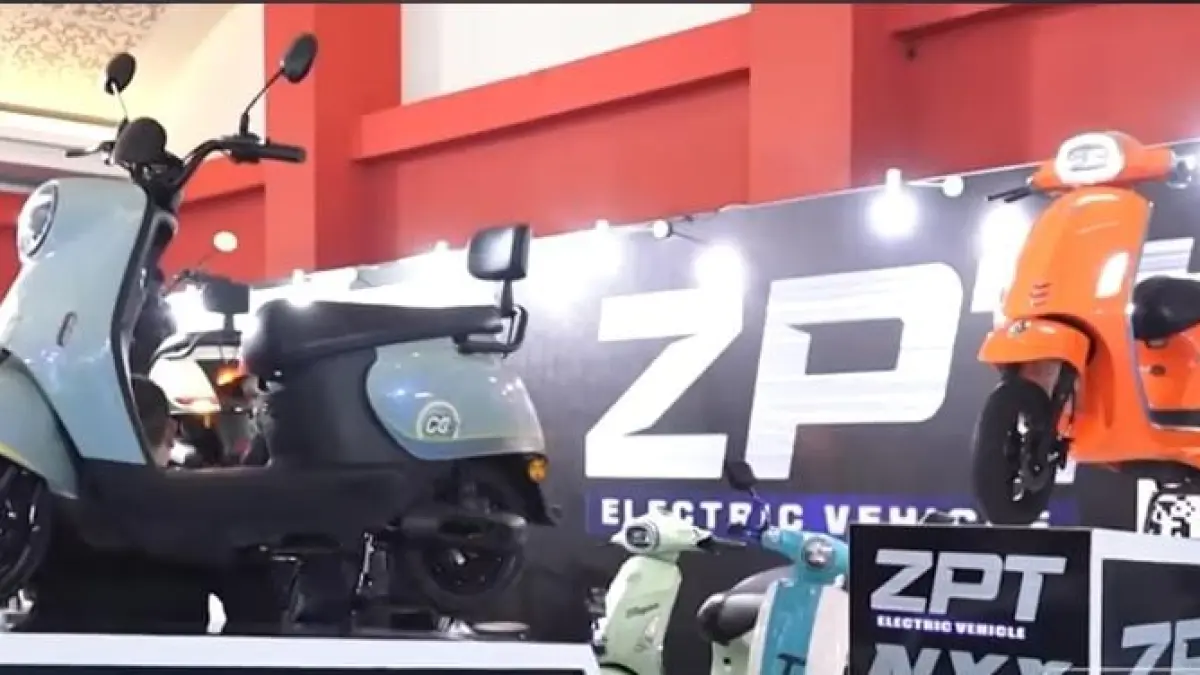 Motor listrik harga HP mulai Rp2 jutaan di PEVS 2024 bikin heboh. Simak spesifikasi, kelebihan, dan fakta menariknya di sini!