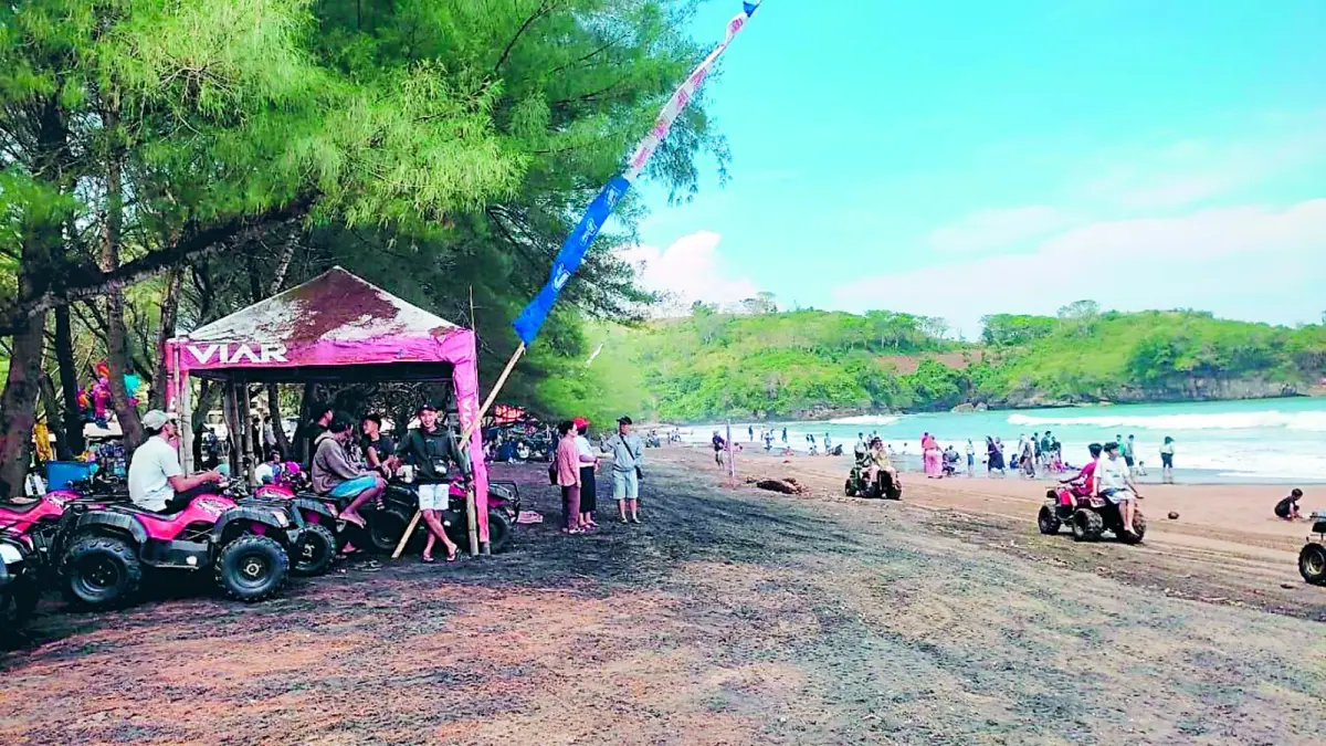 TIket masuk Pantai Serang masih digratiskan saat Libur Lebaran.
