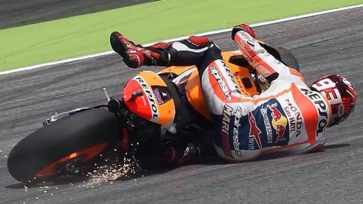 MotoGP Brazil 2026 diwarnai kontroversi lintasan rusak. Marc Marquez gagal podium, pembalap podium kompak bela penyelenggara.