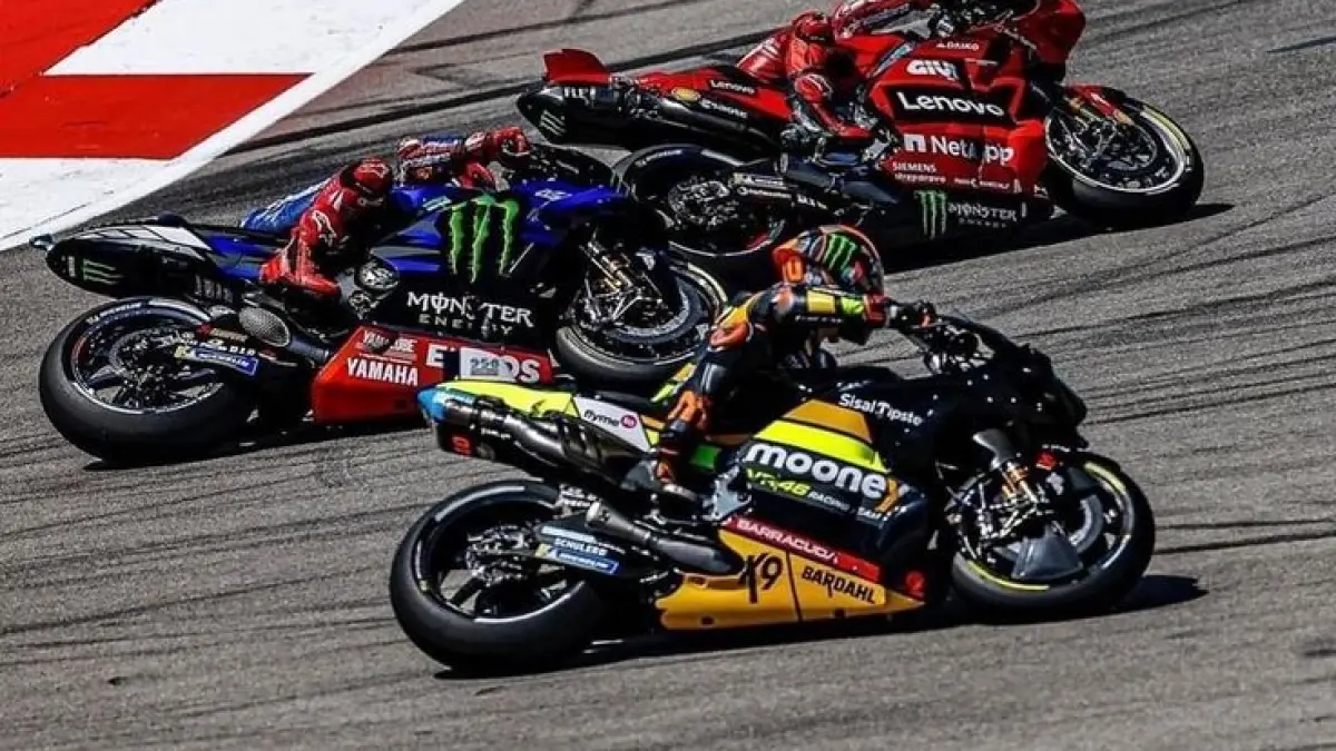 MotoGP Brazil 2026 ricuh usai jarak balap dipangkas mendadak. Ducati protes keras keputusan jelang start balapan.