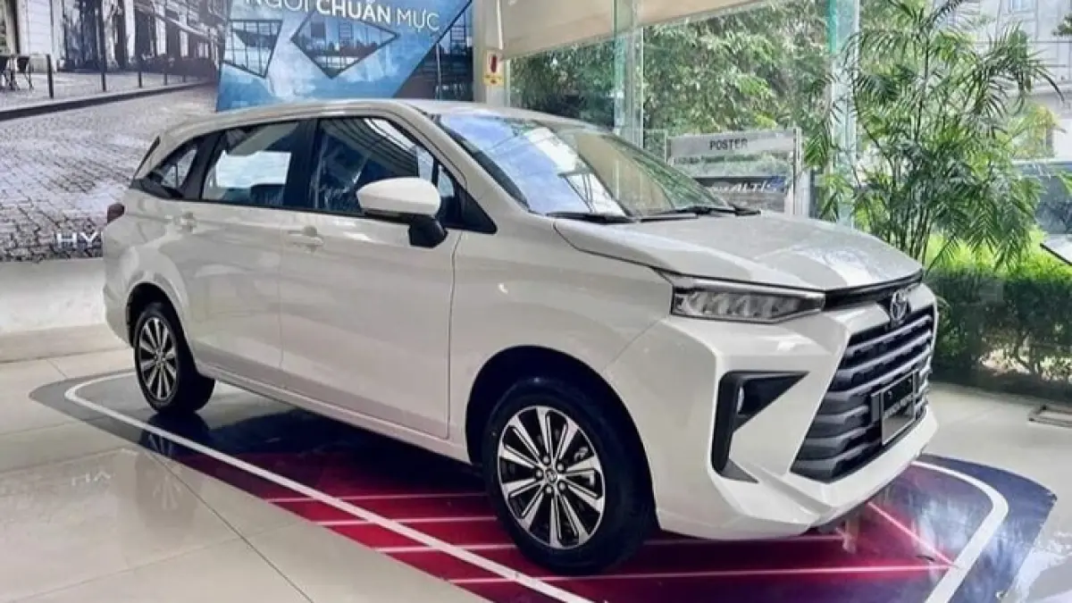 Rekomendasi mobil bekas Rp100 jutaan terbaik: Avanza, Innova, Ertiga hingga Xpander, cocok untuk keluarga dan irit biaya.