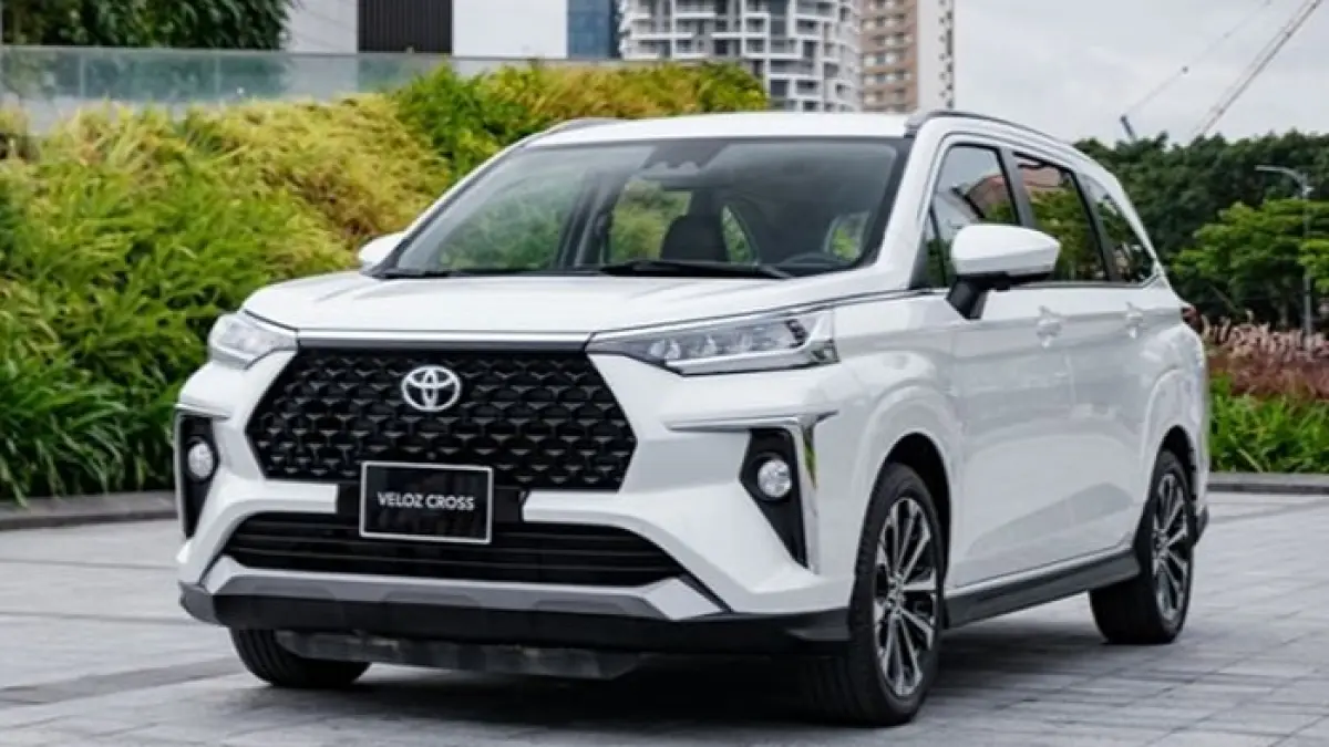Toyota Velos Hybrid 2026 hadir dengan teknologi hybrid, konsumsi BBM 25 km/l, dan fitur canggih. Simak spesifikasi lengkapnya!