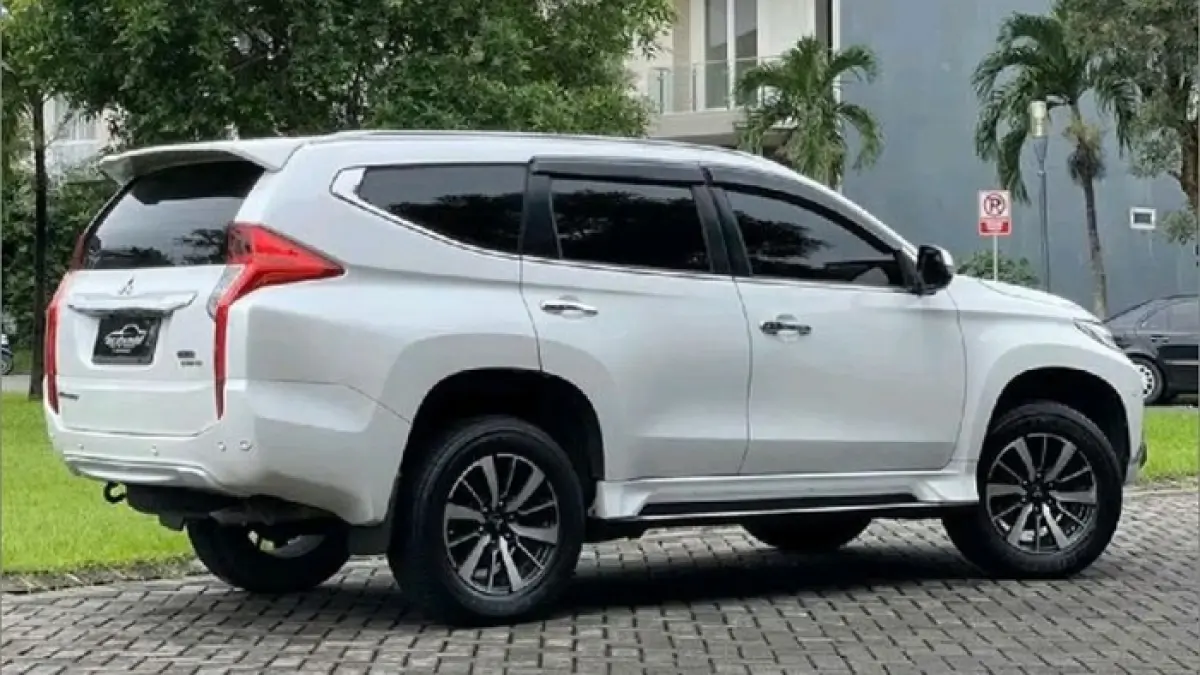 Harga mobil bekas SUV murah Fortuner Pajero 2026 mulai Rp230 jutaan. Banyak pilihan diesel, kondisi prima, siap pakai!