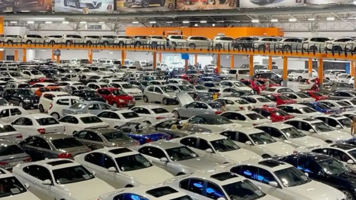 Kenapa harga bekas Mitsubishi Xpander lebih stabil dari Avanza? Simak ulasan rahasia supply-demand dan tips aman beli mobil bekas tanpa tertipu!