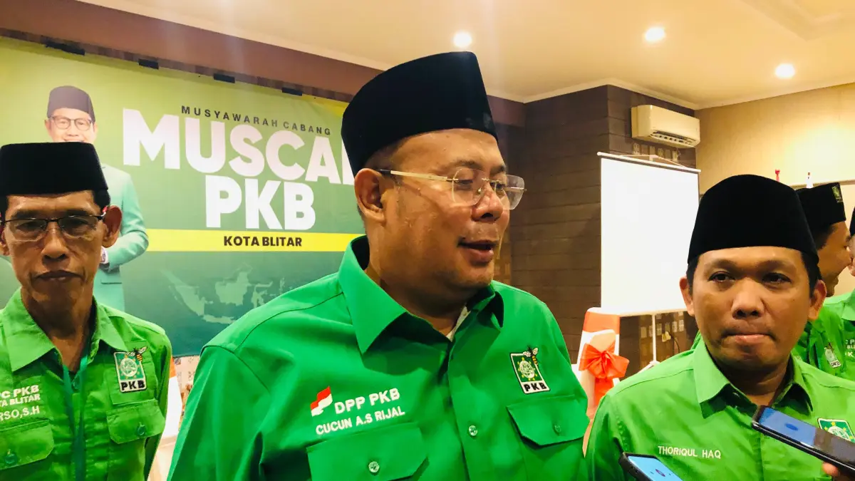 Wakil Ketua Umum DPP PKB, Cucun Ahmad Syamsurijal memberikan keterangan pers usai Muscab DPC PKB Kota Blitar, Sabtu (29/3/1026).