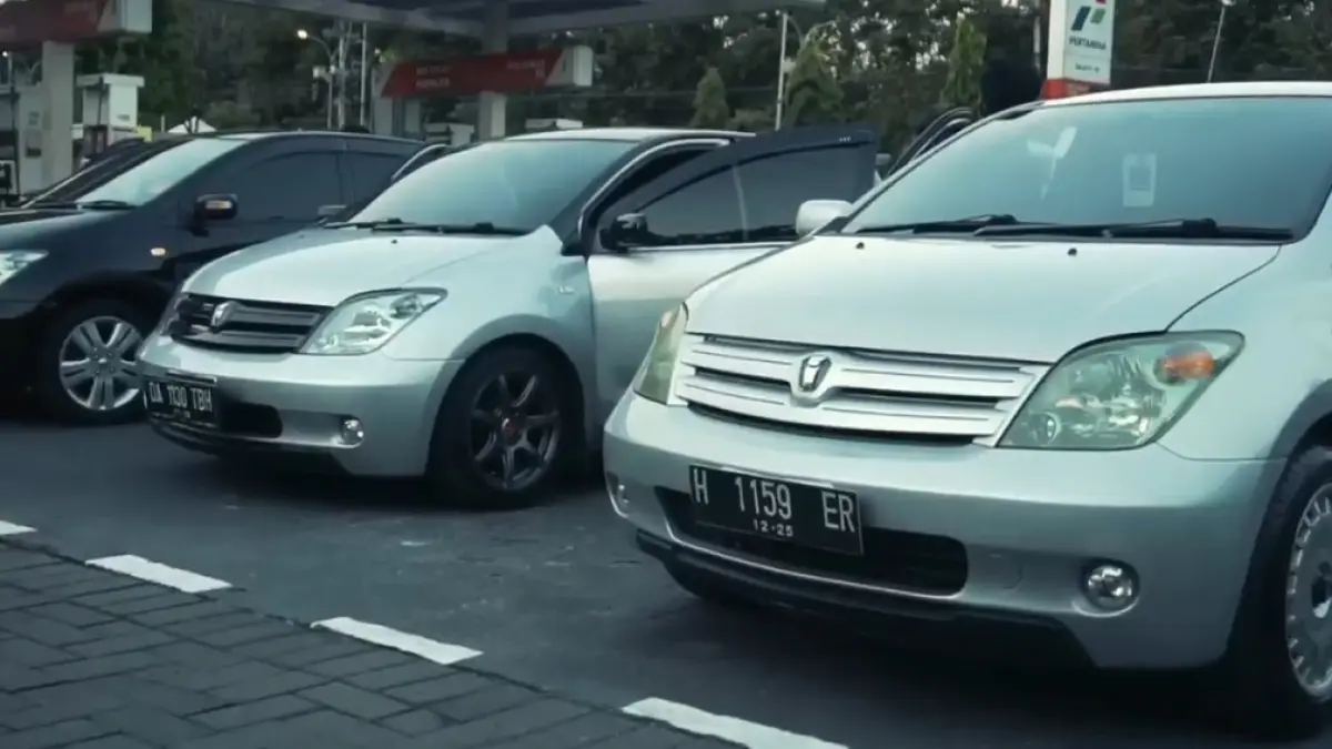 Hatchback matic Rp70 jutaan paling irit 2026, dari Yaris hingga Jazz. Cocok harian di tengah harga BBM naik!
