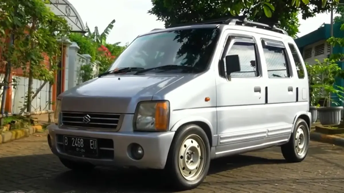 Rekomendasi mobil bekas Rp50 jutaan 2026 terbaik, dari Karimun hingga Panther. Murah, irit, dan spare part melimpah!