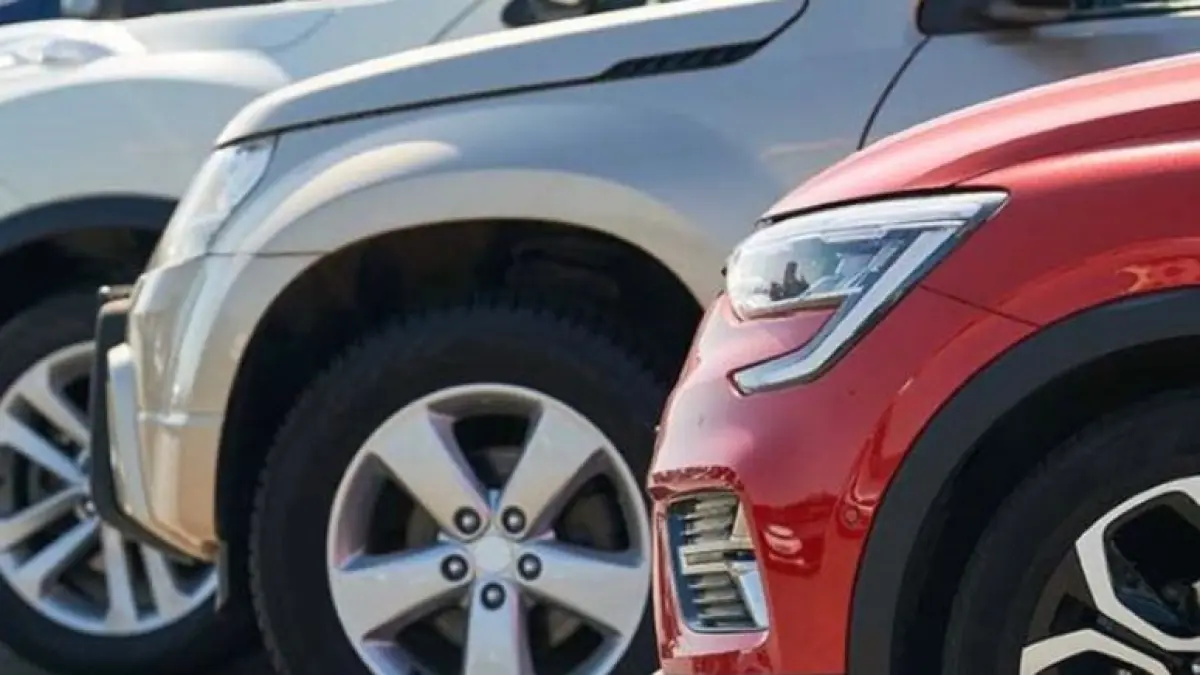 Cari mobil bekas terbaik 2026? Ini daftar 7 mobil bekas bandel, harga stabil, dan mewah dari Innova hingga Brio. Simak tips cek unitnya di sini!