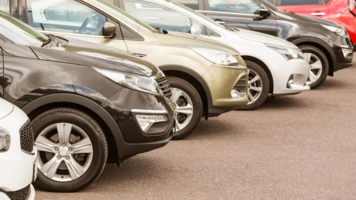 
Patokan beli mobil bekas 2026 menurut ahli, pilih mesin injeksi, irit BBM, dan perhatikan after sales agar tidak rugi.
