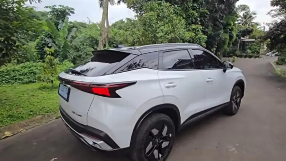 Chery C5 CSH Hybrid resmi meluncur dengan konsumsi 1:20 dan harga Rp399 jutaan. SUV ini tawarkan fitur mewah dan performa turbo hybrid!
