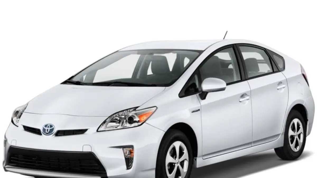 Toyota Prius PHV Night Shade Edition 2026 hadir dengan desain futuristik, tenaga 223 hp, dan teknologi hybrid canggih.
