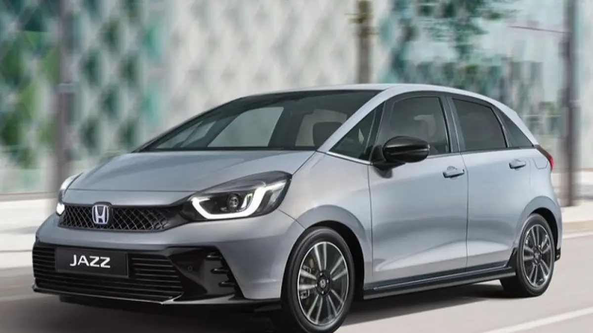 Honda Jazz 2026 hadir dengan desain baru dan harga Rp162 jutaan, siap bersaing dengan mobil listrik murah di pasar global.