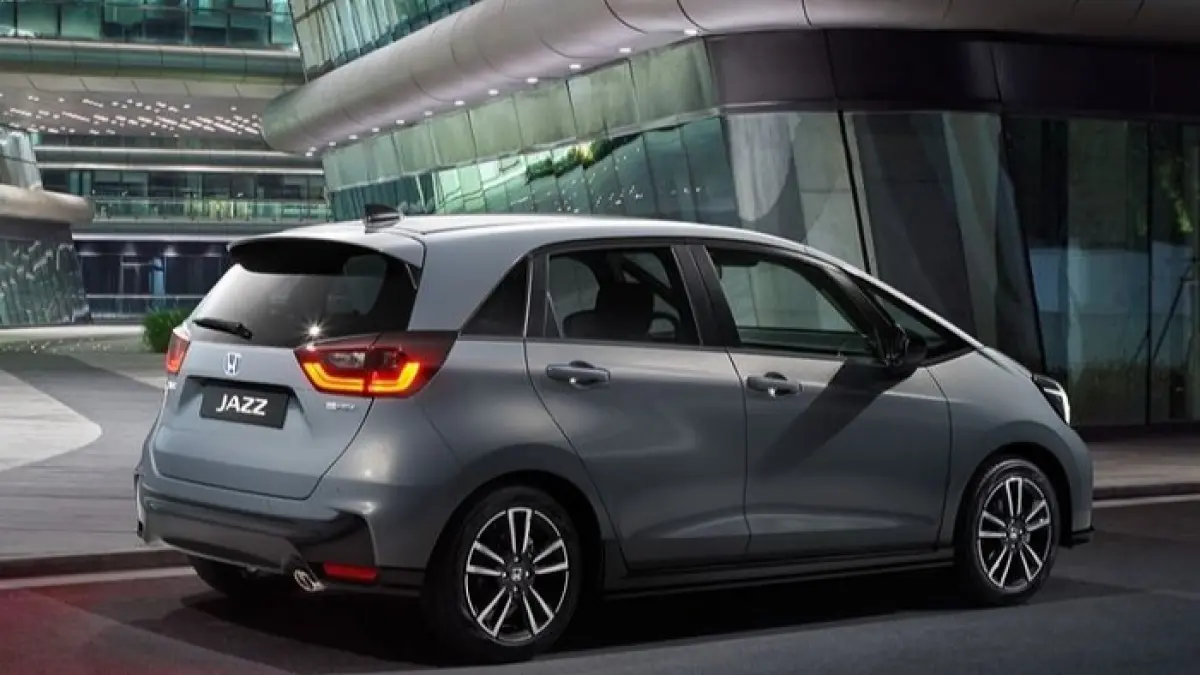 Honda Jazz 2026 resmi rilis dengan desain baru dan harga Rp162 jutaan, siap saingi mobil listrik murah di pasar China.