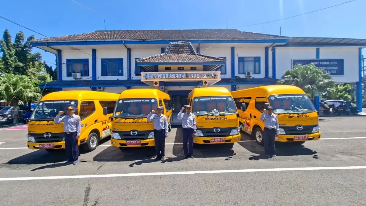 DISHUB KABUPATEN BLITAR UNTUK RADAR PENATARAN - ‎LEBIH AWAL: Operasional seluruh bus sekolah di Kabupaten Blitar dilaksanakan lebih cepat dari jadwal awal.
