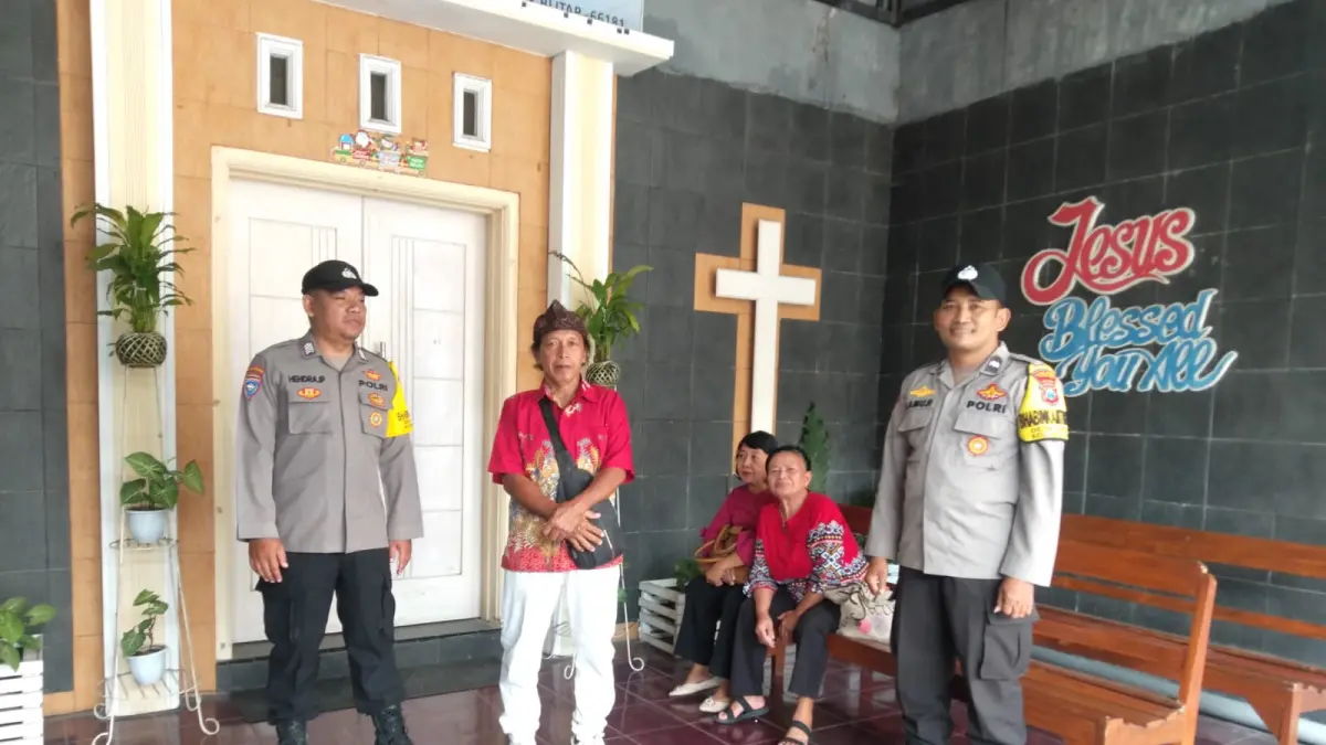 Perayaan Hari Raya Paskah berlangsung khidmat di Gereja GBIS Getsemani, Kelurahan/Kecamatan Nglegok, pada Minggu (5/4).