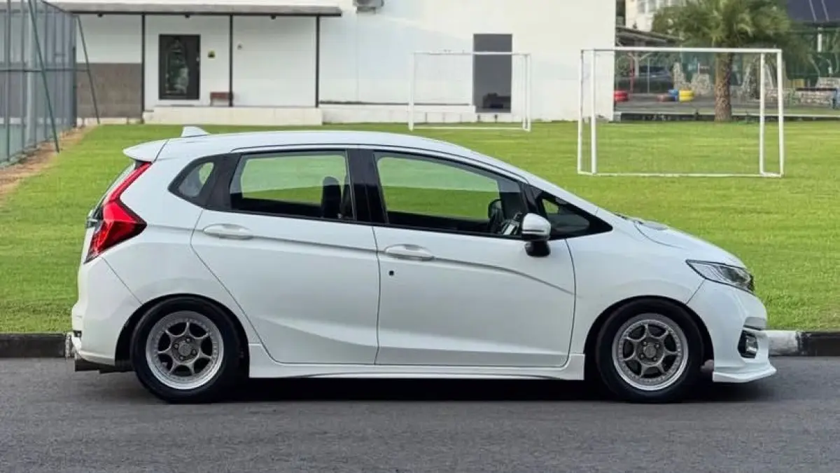 Cari mobil bekas murah 2026? Honda Jazz RS Rp113 Juta & Mazda CX-5 Sunroof Rp140 Juta tersedia di Farhana Auto. DP mulai 3jt, cek unitnya sekarang!