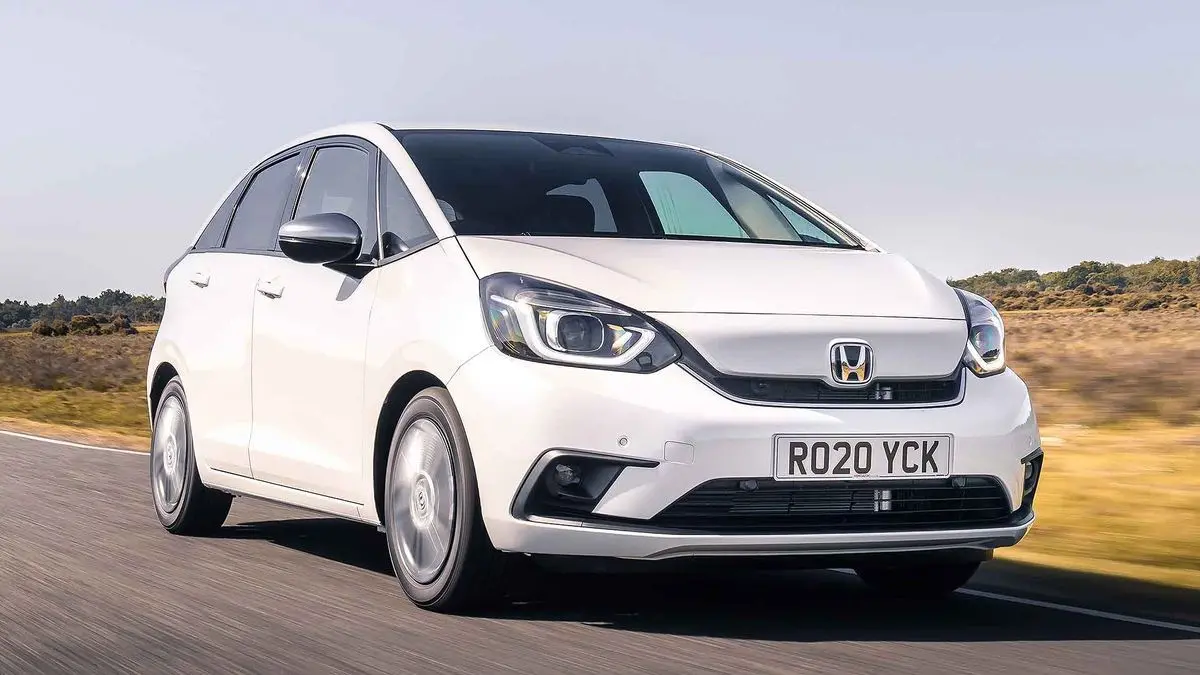 Honda Jazz 2026 hadir dengan teknologi hybrid irit 22 km/l, fitur canggih, dan harga mulai Rp265 jutaan. Simak spesifikasi lengkapnya!