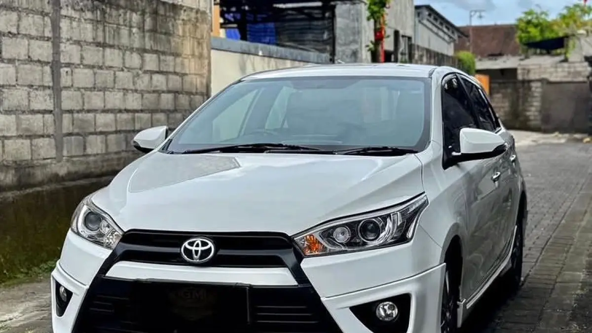 Pilih Toyota Yaris bekas atau LCGC baru di 2026? Cek review jujur pemakaian 7 tahun: mesin bandel, akselerasi juara, tapi ada minusnya!
