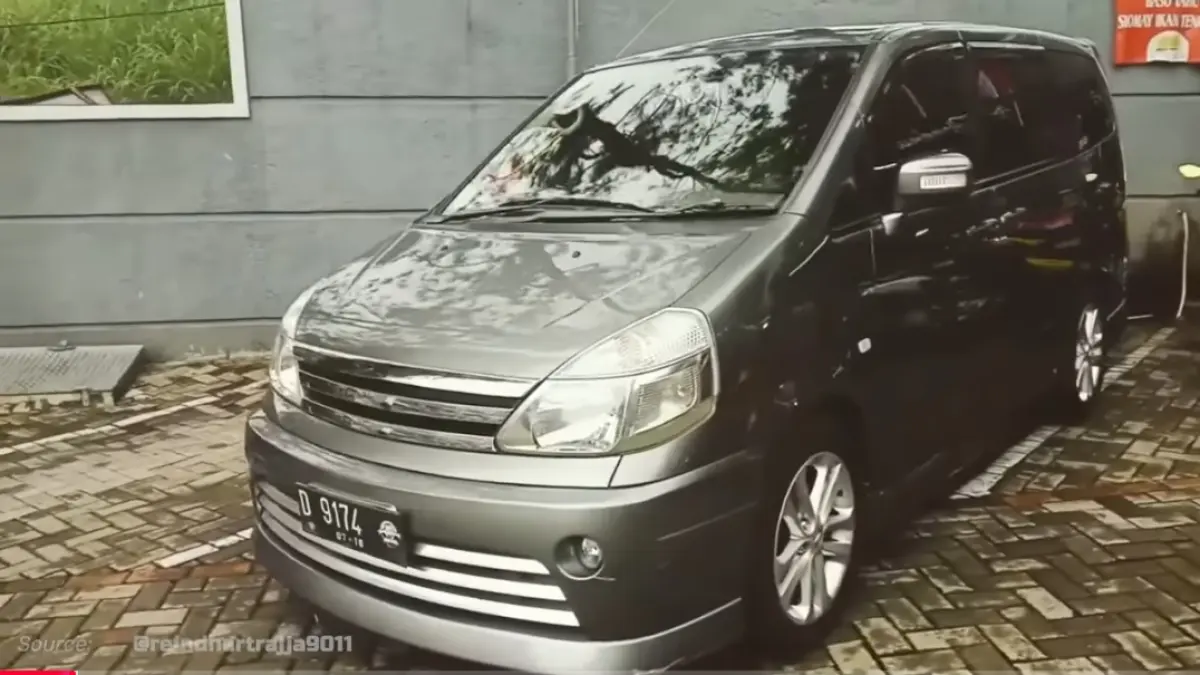 Mobil bekas 100 jutaan 2026 terbaik untuk keluarga. Dari Serena hingga Panther, ini 7 pilihan paling worth it dan irit.