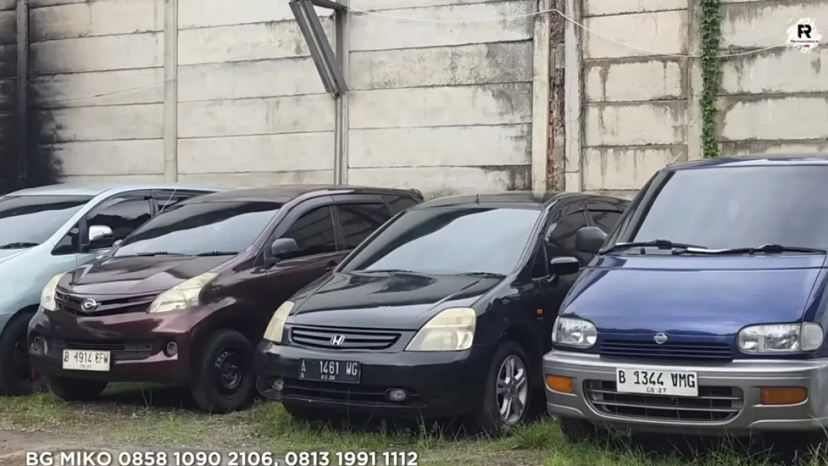 Mobil bekas Ciracas murah usai Lebaran! Harga mulai Rp25 jutaan, tersedia Alphard, Innova hingga sedan siap pakai.