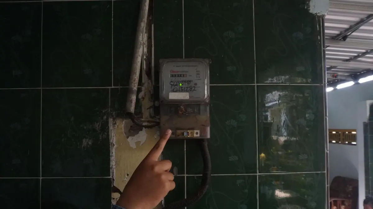 Pemerintah Kota (Pemkot) Blitar memastikan program bantuan sambungan listrik bagi masyarakat berpenghasilan rendah tetap berjalan di Bumi Bung Karno.