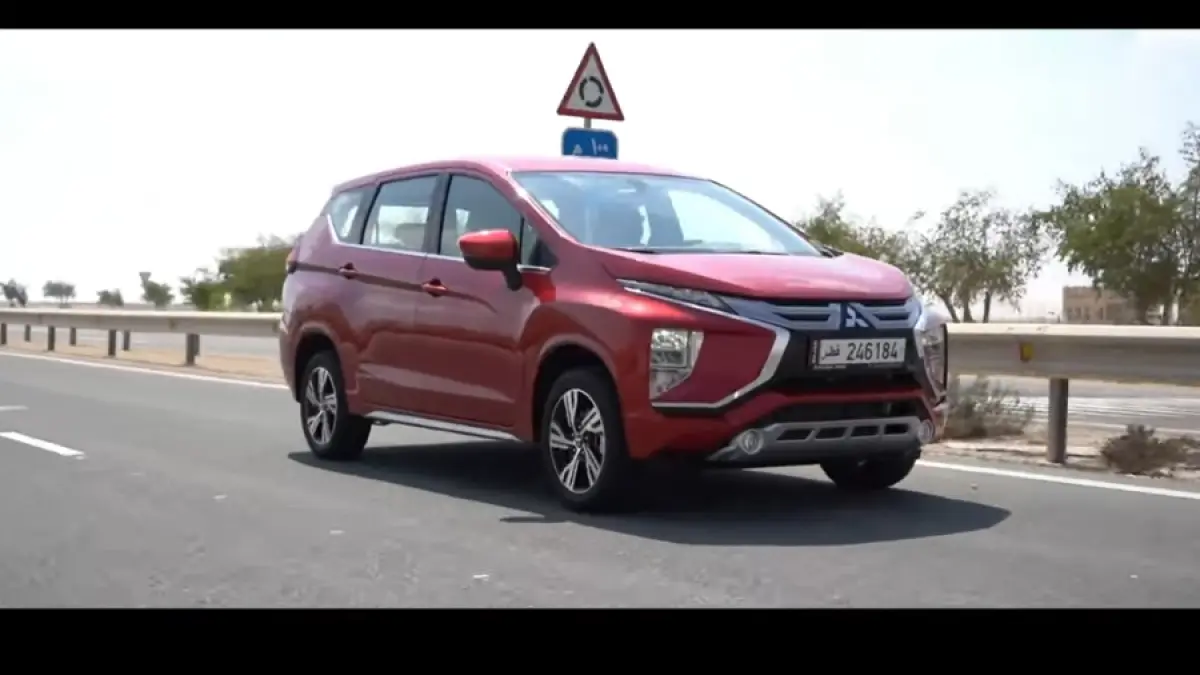 Perbandingan Mitsubishi Xpander vs Suzuki Ertiga terbaru, mana lebih unggul dari harga, fitur, hingga kenyamanan? Simak ulasannya di sini.