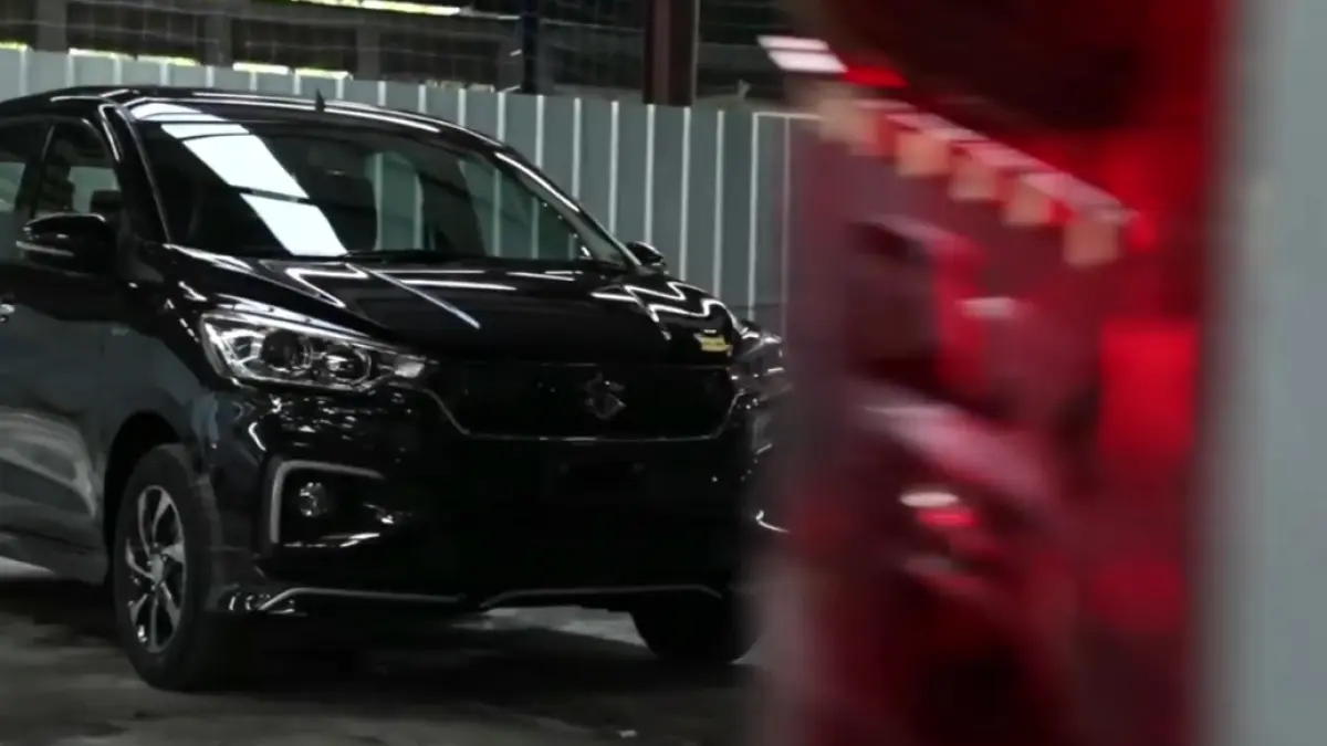 Perbandingan Suzuki Ertiga Sport vs Mitsubishi Xpander Ultimate, mana lebih unggul dari fitur, harga, dan kenyamanan? Simak lengkapnya.