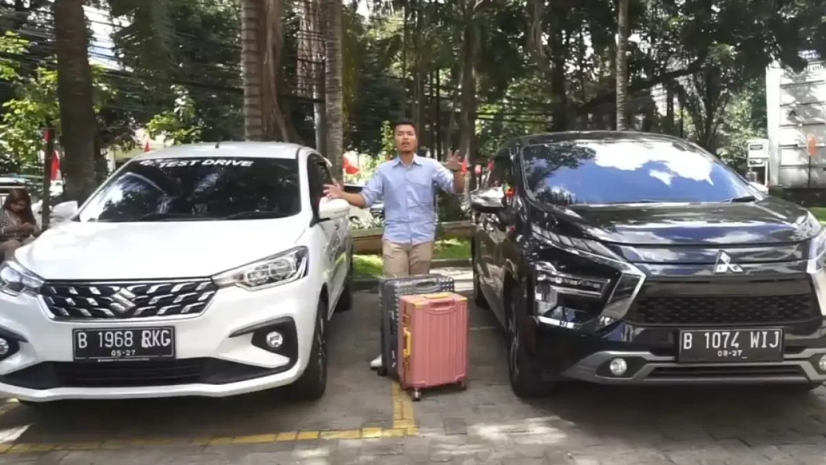 Uji kabin Suzuki Ertiga Hybrid vs Mitsubishi Xpander, mana lebih praktis bawa 7 penumpang dan koper? Ini hasil lengkapnya.
