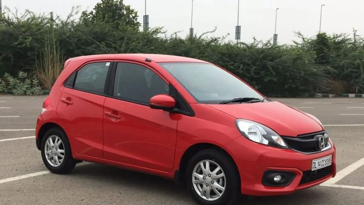 Honda Jazz 2026 hadir dengan desain baru, fitur Honda Sensing, mesin 1.5L i-VTEC, dan harga mulai Rp300 jutaan. Simak spesifikasi lengkapnya.(Pinterest)