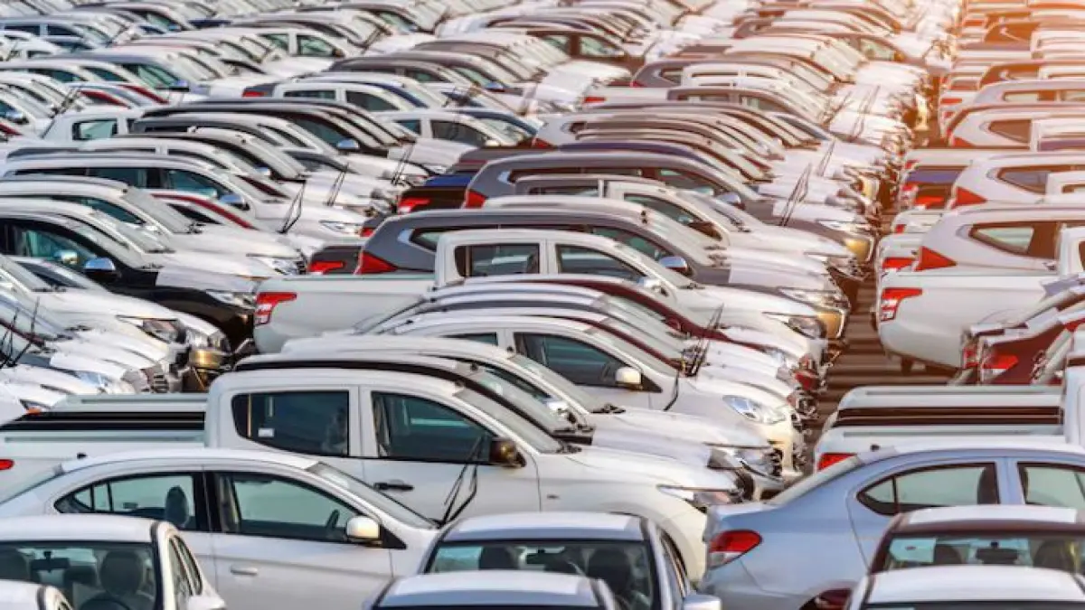 Cari mobil bekas 50 jutaan di 2026? Cek daftar Kijang Krista, Panther, hingga Karimun. Mesin badak, pajak murah, dan spare part melimpah!