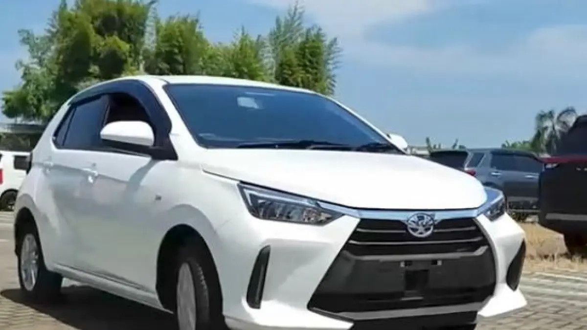 Harga mobil LCGC baru 2026 hampir Rp200 juta! Simak perbandingannya dengan Avanza & Baleno. Benarkah masih irit dan layak beli? Cek faktanya di sini.