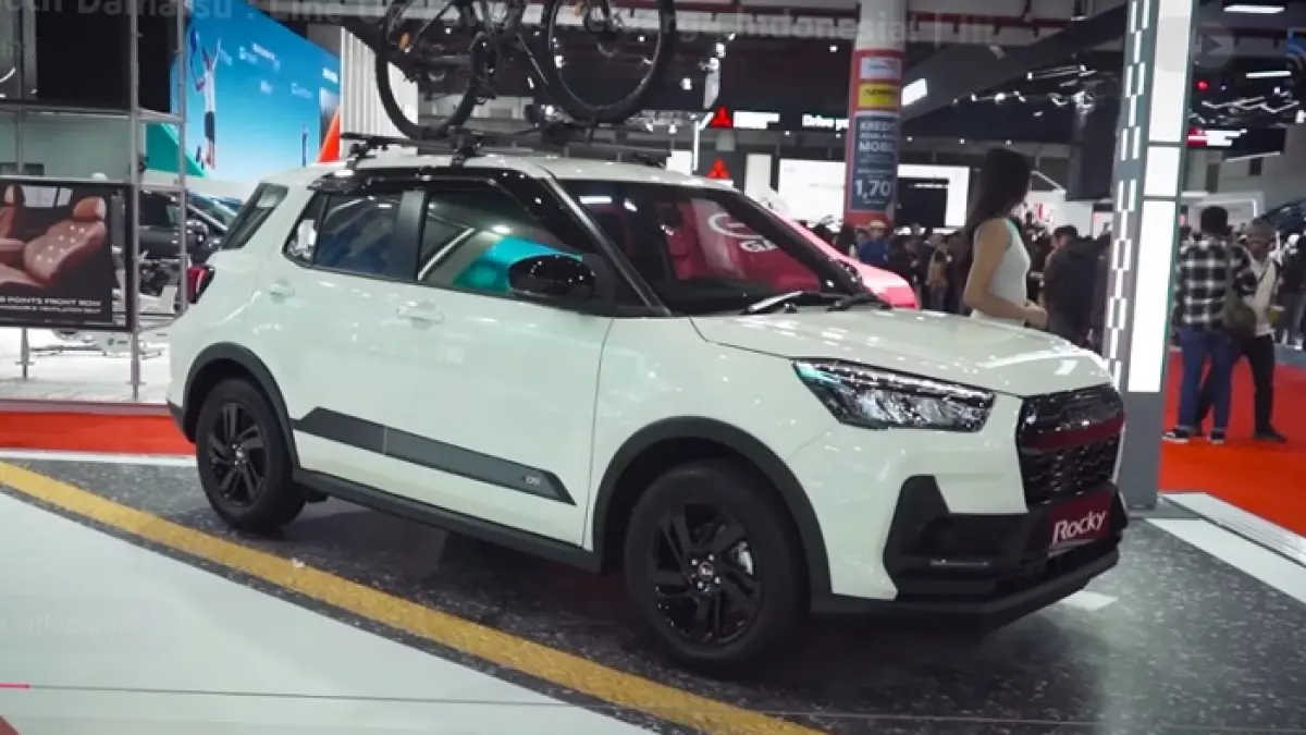 IIMS Daihatsu terbaru 2026 tampilkan Rocky Hybrid dan versi adventure, bukti satu mobil bisa multifungsi dan modern.