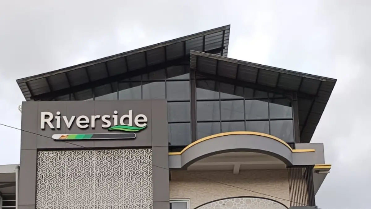 Pilihan akomodasi di Bumi Bung Karno semakin beragam dengan hadirnya Hotel Riverside yang berlokasi di Jalan Mastrip.&nbsp;